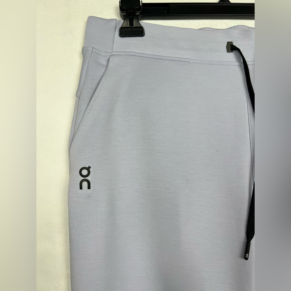 ON Running's  RUN ON CLOUDS SWEAT PANTS, Women size L - Picture 9 of 16